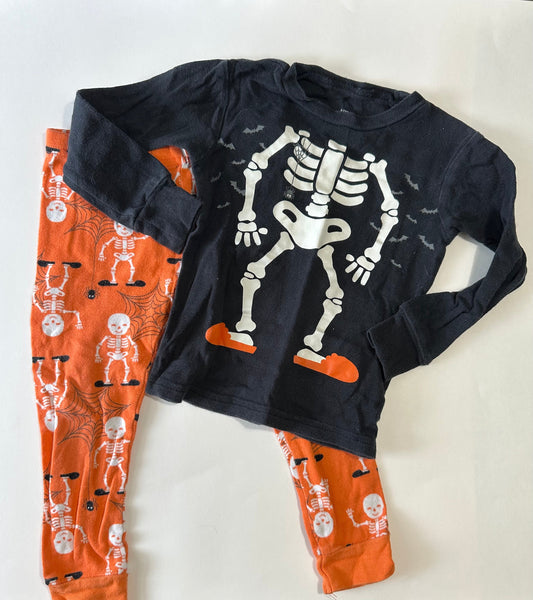 Seller 182. Carters 2T. Halloween pjs