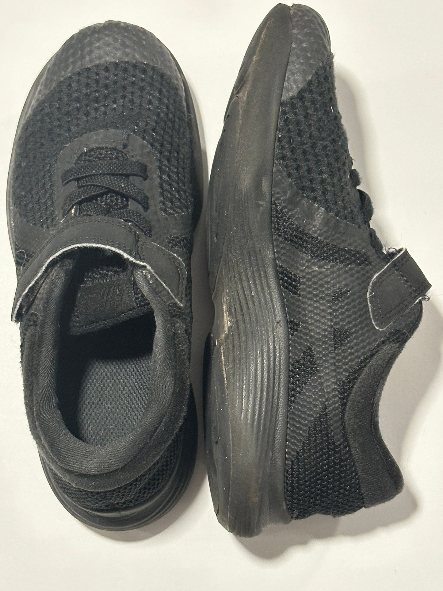 #94 REDUCED Nike Black Sneakers - size 13.5C - VGUC
