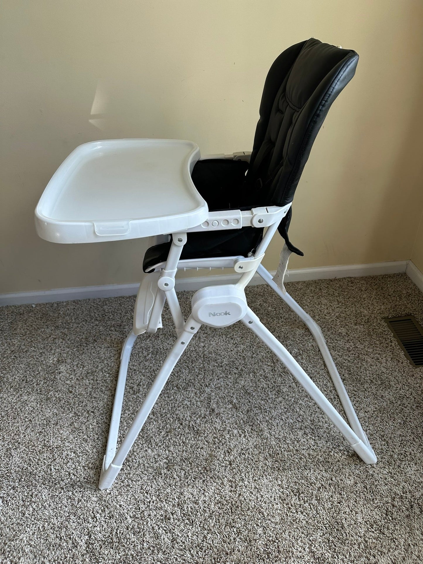 #88 Joovy Nook Highchair Compact Fold