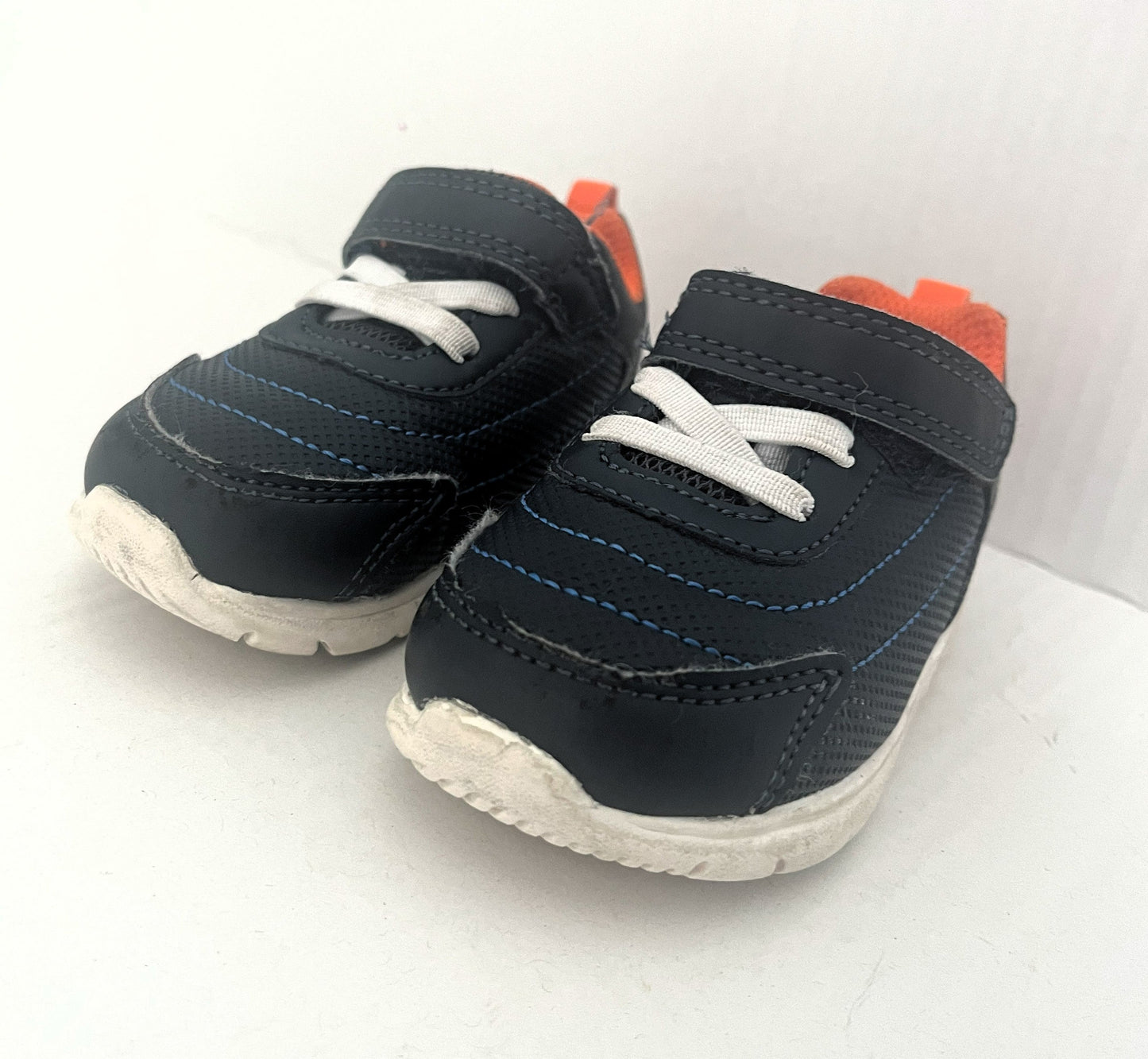 #211 Carters Size 4 Tennis Shoe