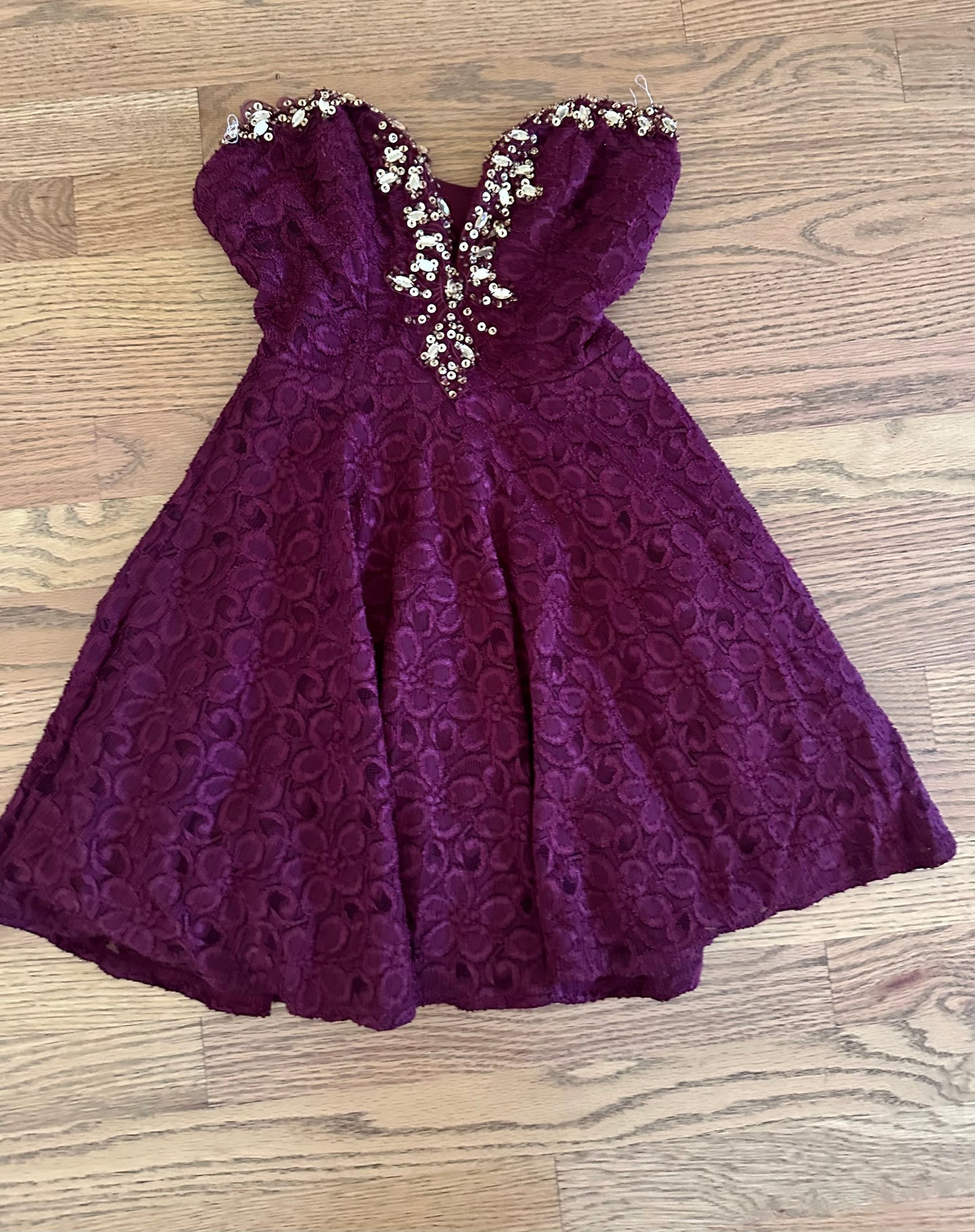 #198- Juniors/Women’s, B.Smart (Dillards) Burgundy Lace Strapless Dress- Size 0/1