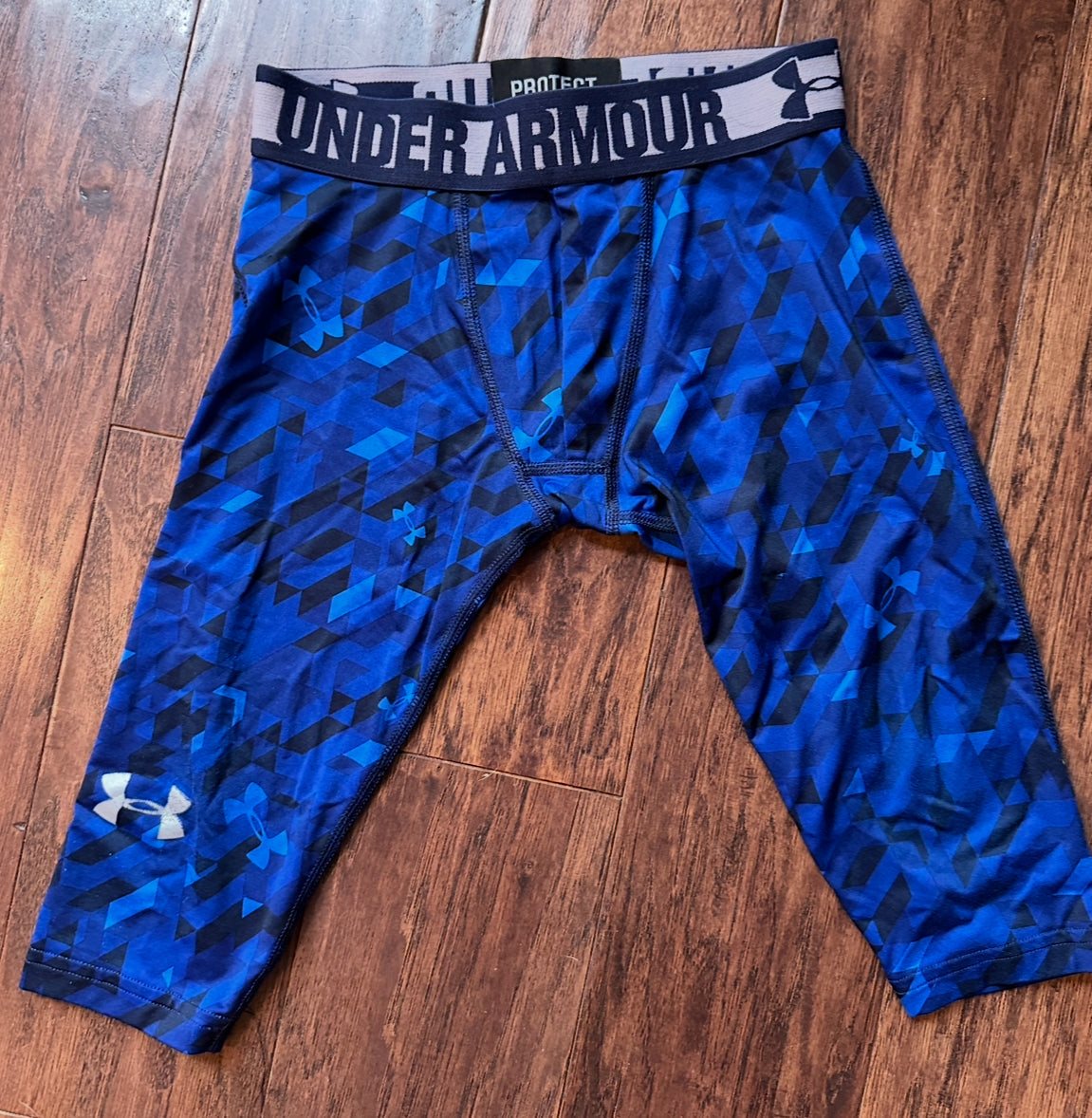 #218 Sz YXS Under Armour leggings