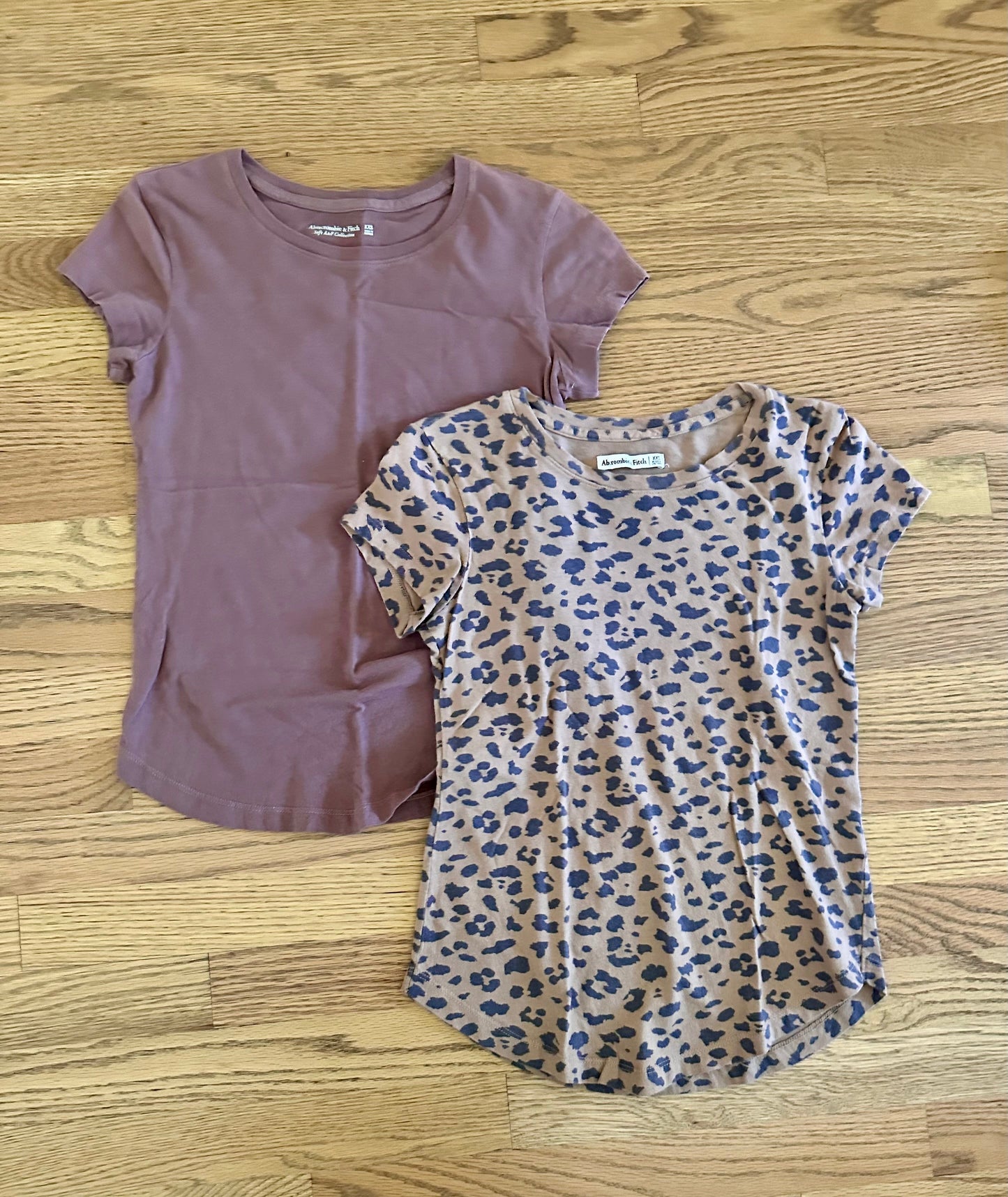 #198- Women’s, Abercrombie & Fitch, Soft T shirt Set (Cheetah & Mauve)- Size XXS
