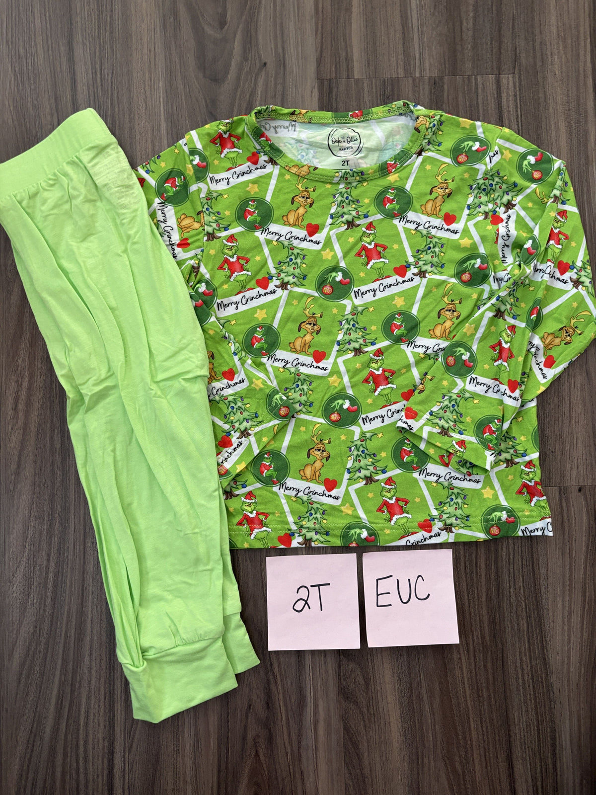 #138 - 2T EUC Bamboo Grinch LS Top w/Pants