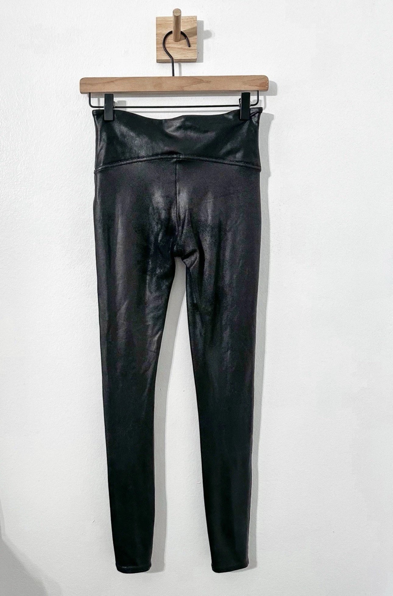#111 SPANX Faux Leather Leggings for Women Size Medium - Black Shaping