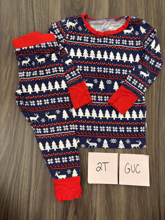 #138 - 2T GUC Bamboo (Bums & Roses) Deer Santa Christmas PJs