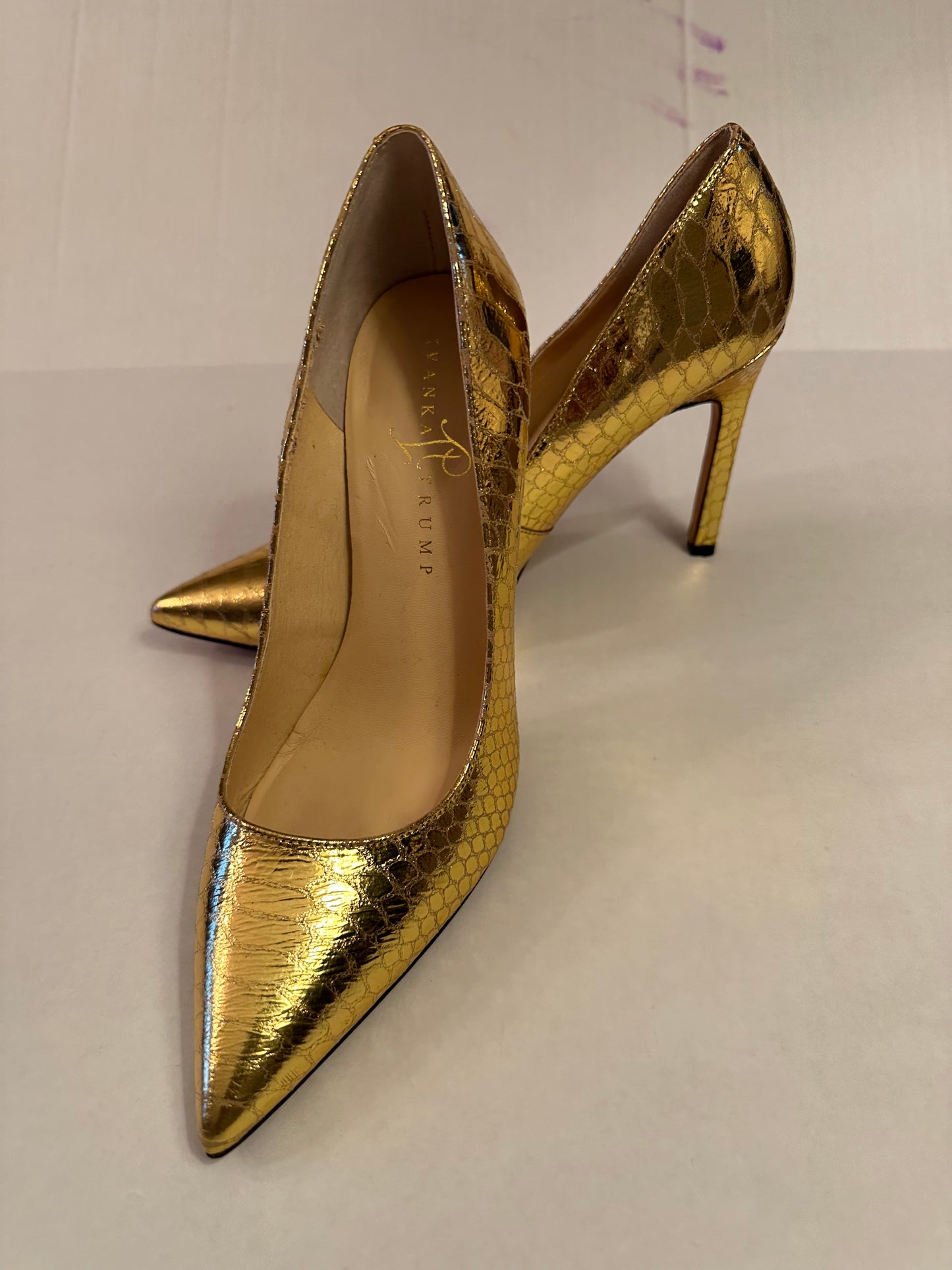 #88 gold pumps size 9.5 women’s