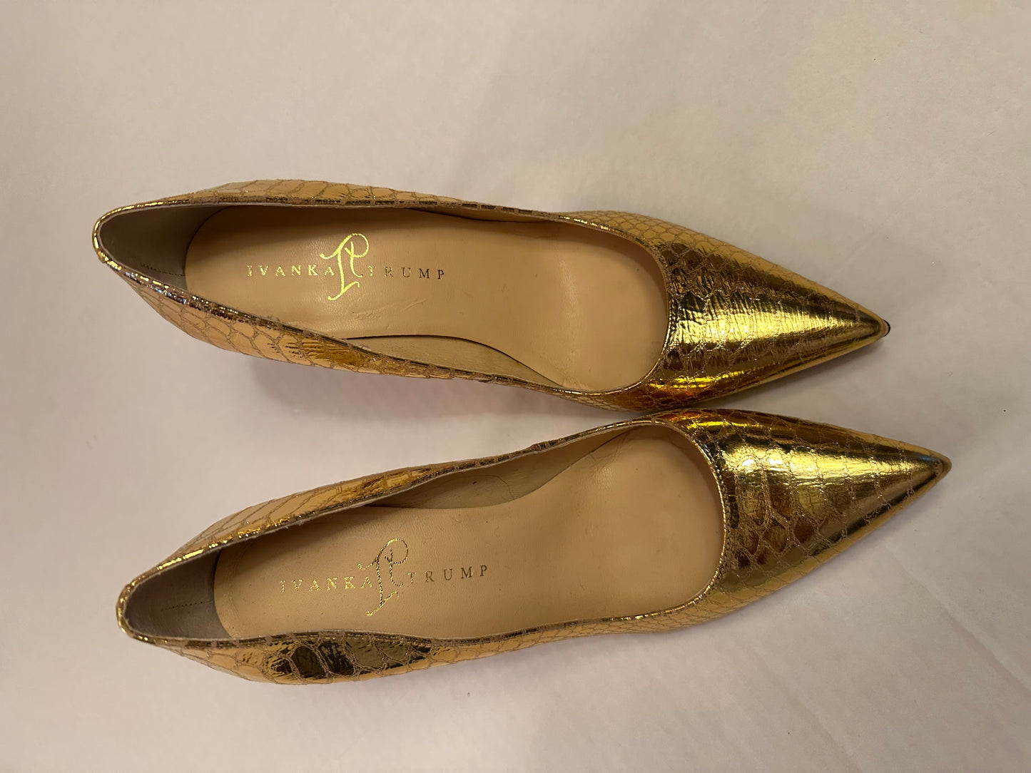 #88 gold pumps size 9.5 women’s