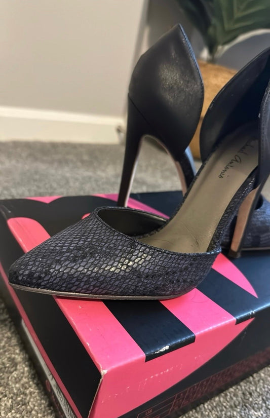 #53 women’s heel size 7.5