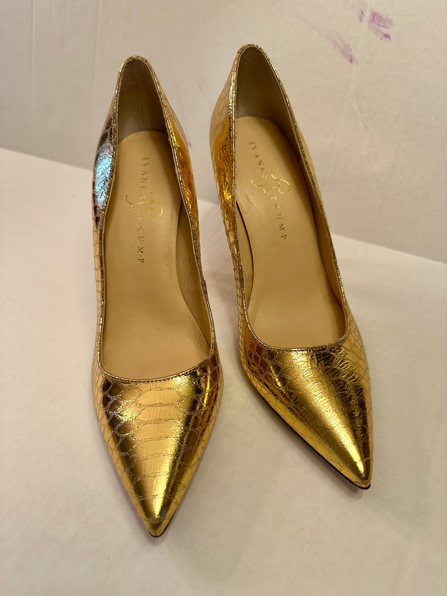 #88 gold pumps size 9.5 women’s
