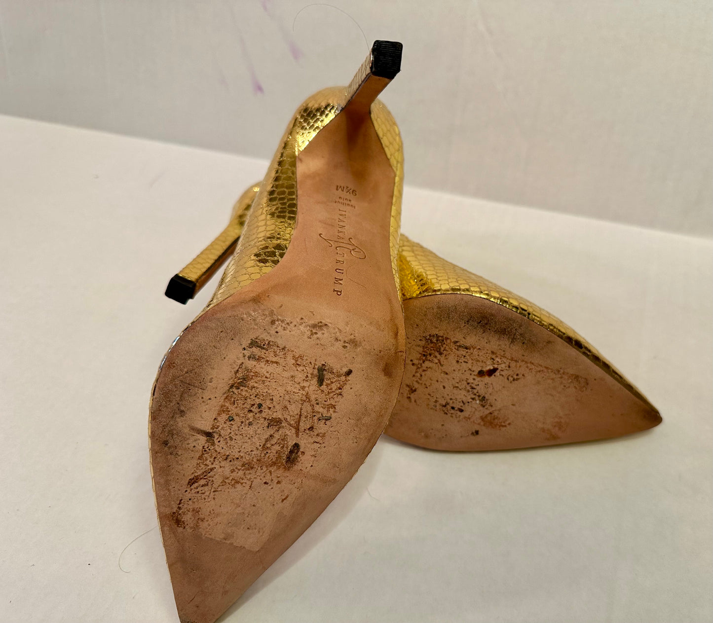 #88 gold pumps size 9.5 women’s