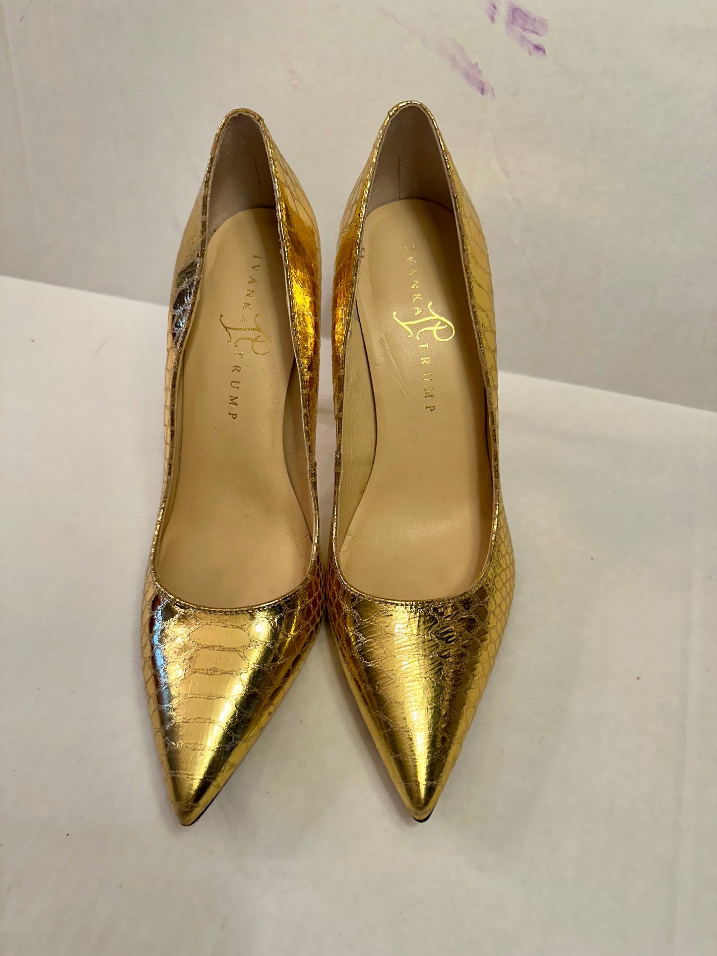 #88 gold pumps size 9.5 women’s
