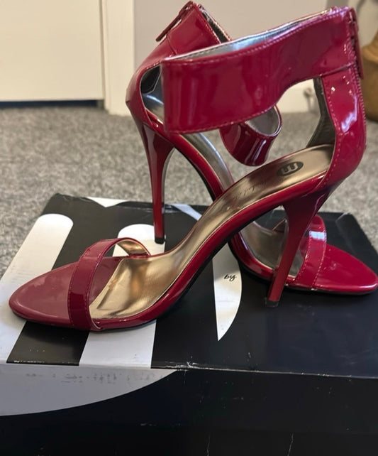 #53 women’s heel size 7.5