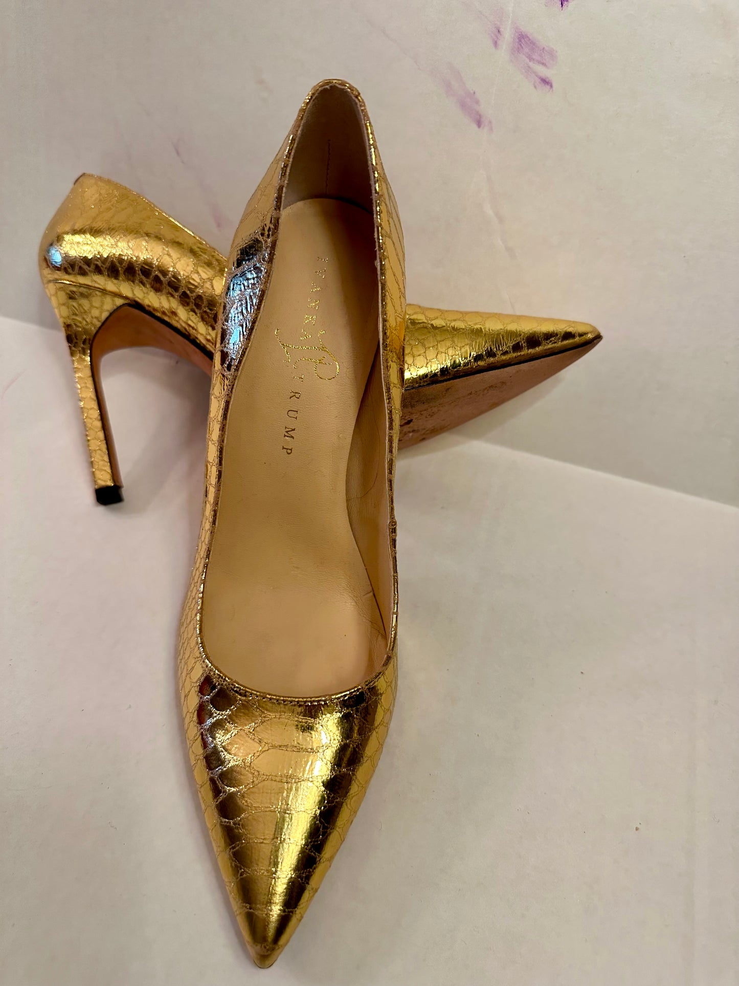 #88 gold pumps size 9.5 women’s