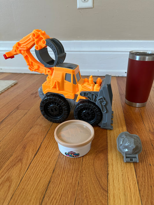 Seller 48, Play-Doh Wheels Front Loader Truck w Playdoh sand