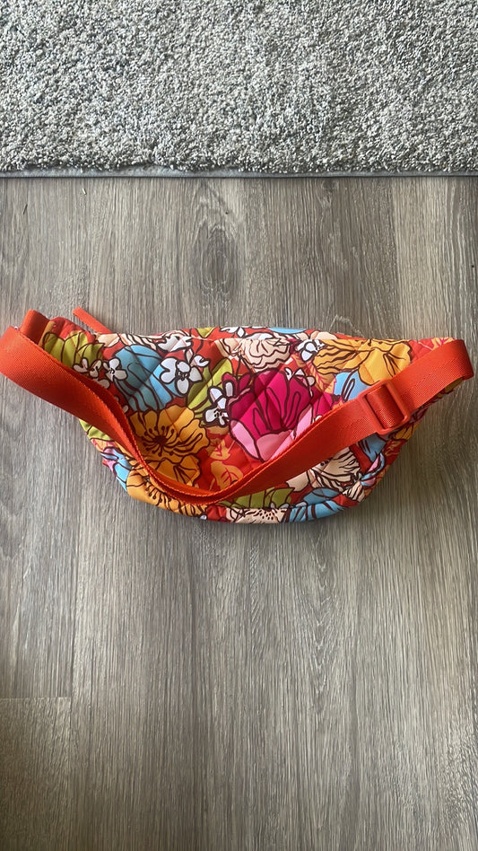 #116 NWT Vera Bradley large Belt bag in Midday Garden Print