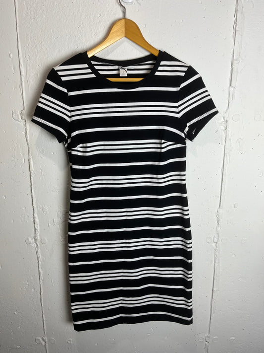 Seller  229 - Old Navy Striped Dress (Size Small)