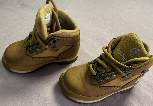#103 size 6 Timberland Boots