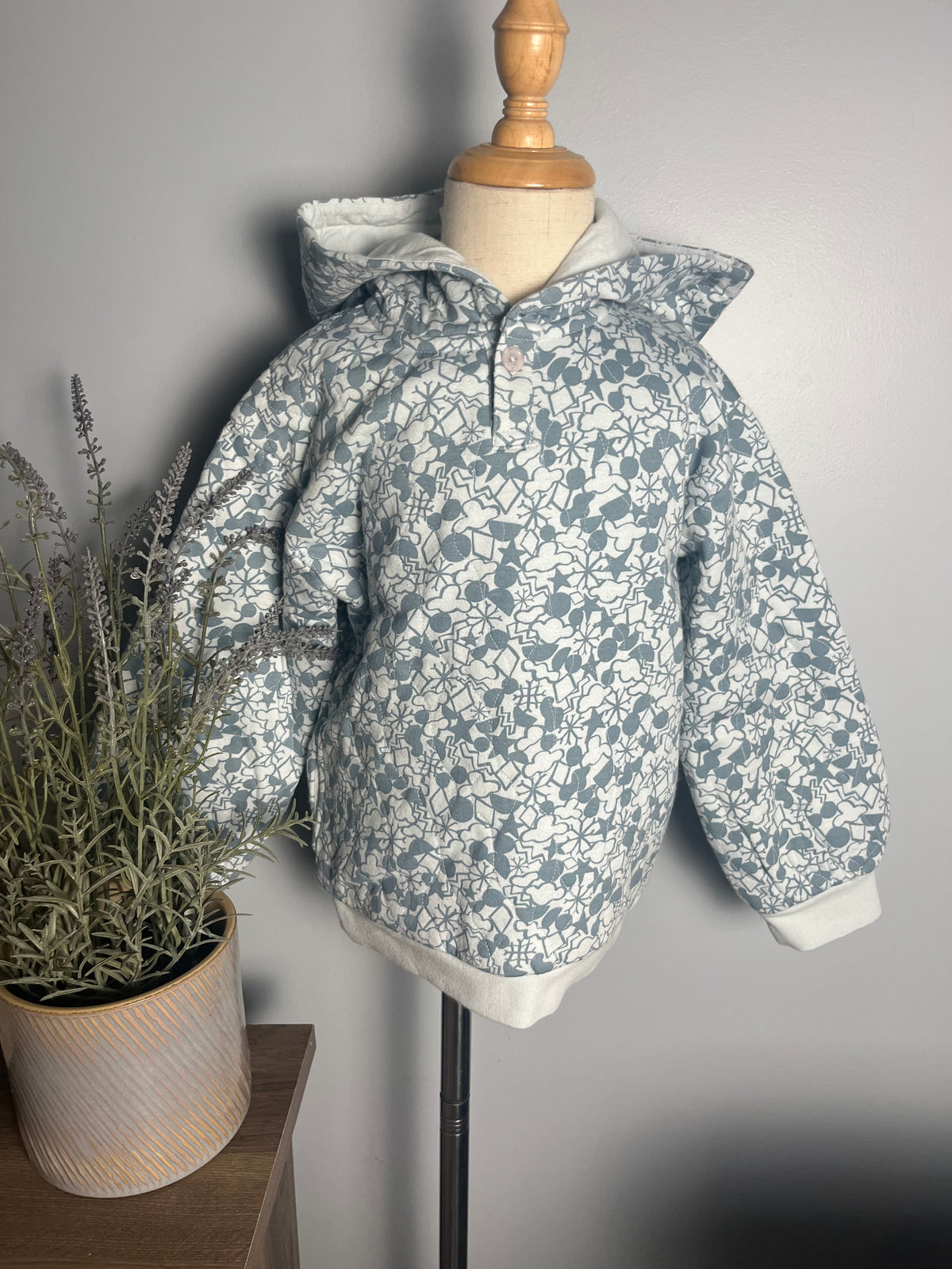 Seller # 14 Girls size 5 pale blue and white hooded sweatshirt EUC