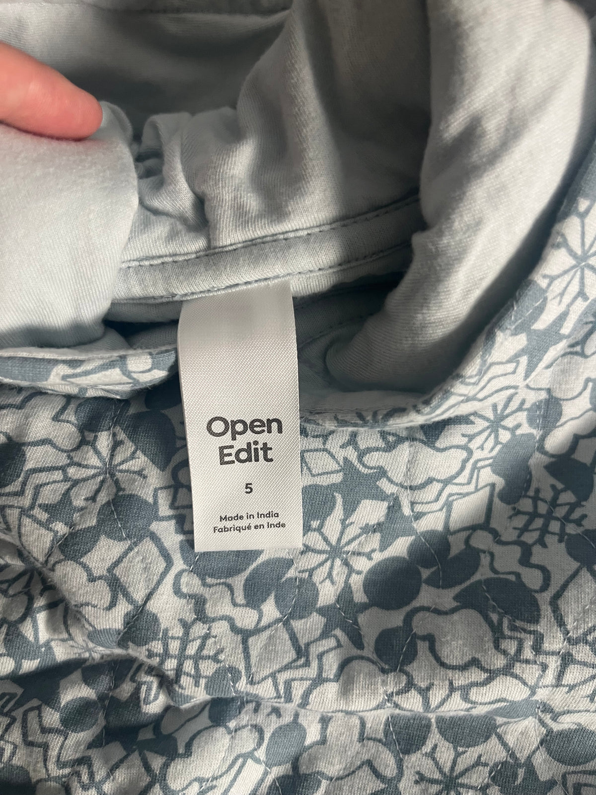 Seller # 14 Girls size 5 pale blue and white hooded sweatshirt EUC