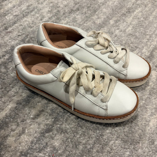Seller #178 Women’s Size 6 white platform shoes
