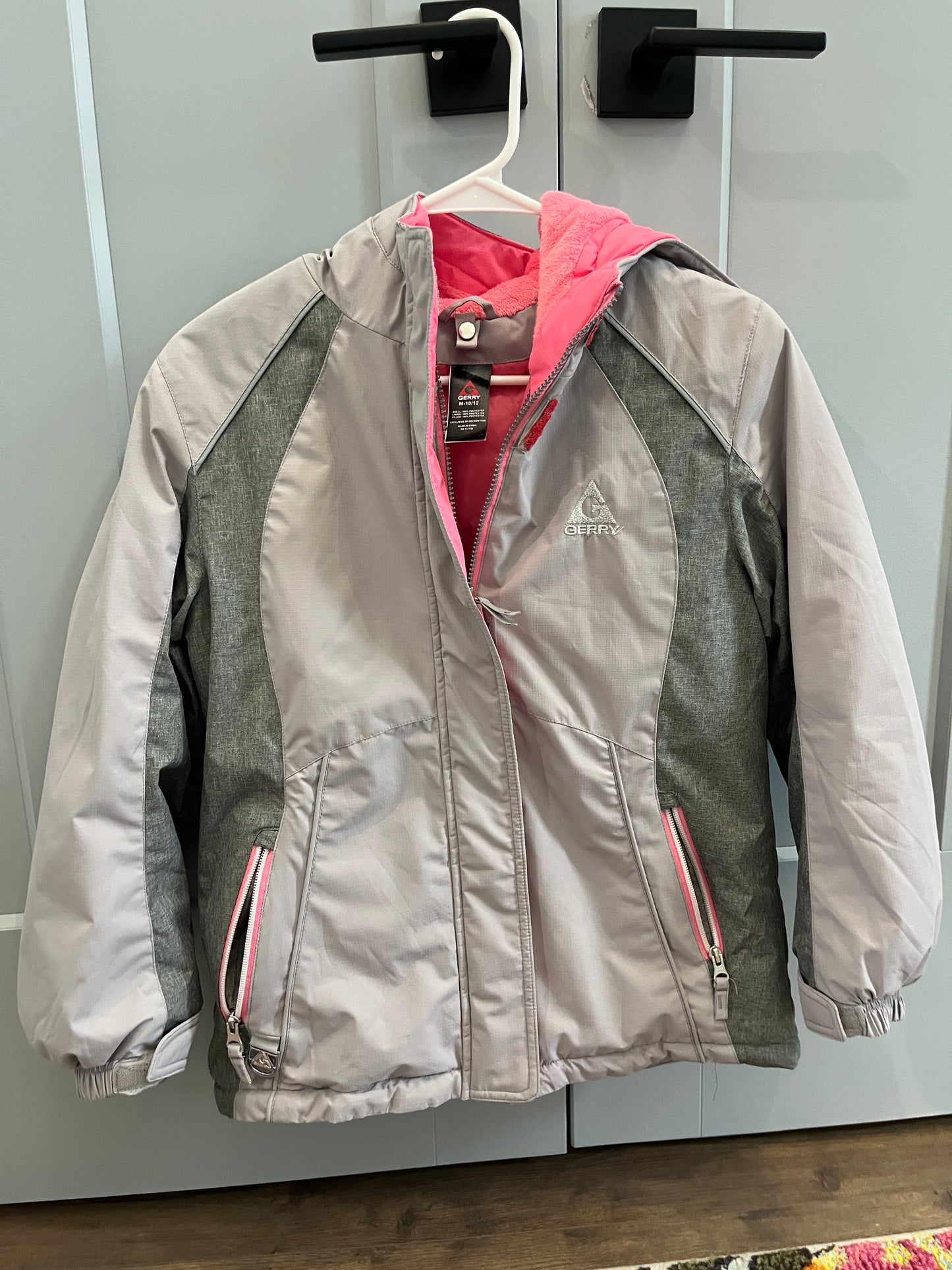 137 Girls winter coat Brand: Gerry, size M 10/12 grey and pink winter coat EUC
