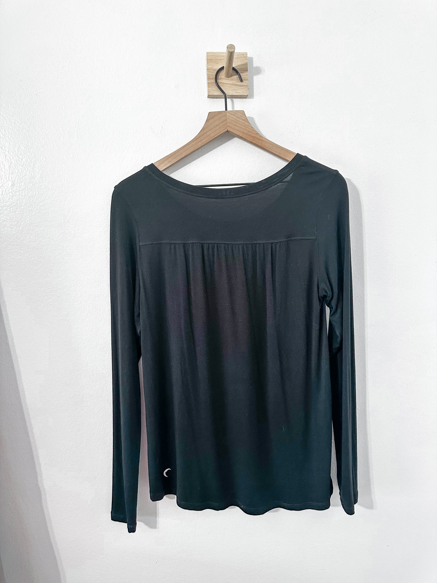 #111 Zyia Black Heavenly Long High-Low Tee Women Athletic Top Size Medium