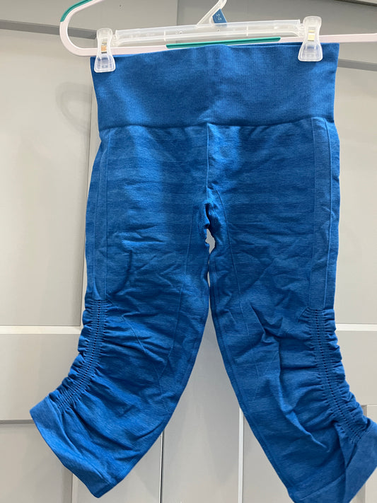 137 LuLu Lemon royal blue striped mid calf capris, size 2, LN
