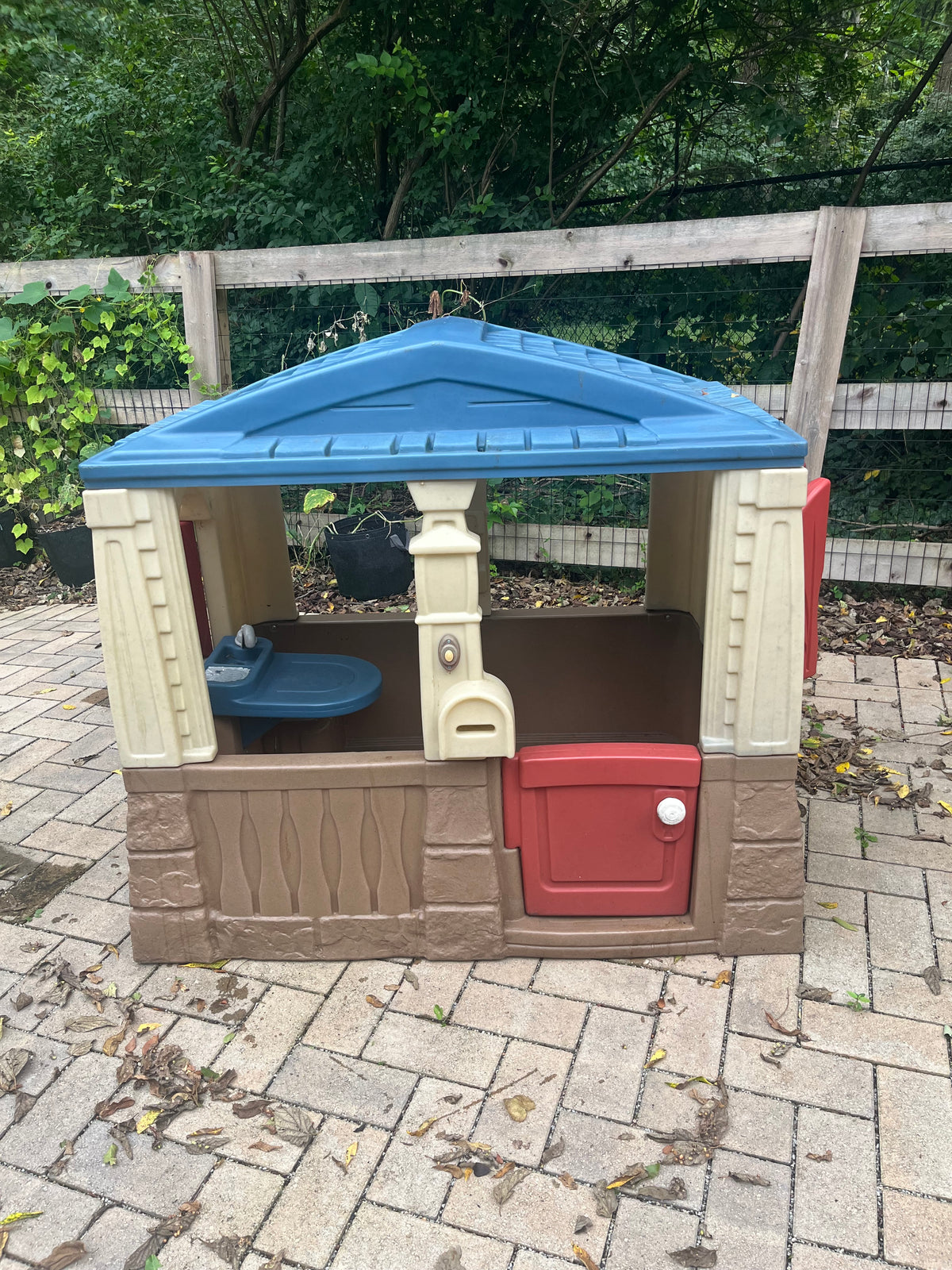 Seller # 14 Step 2 Neat & Tidy Cottage Indoor/Outdoor Playhouse GUC