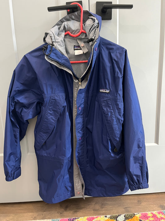 137 Unisex Youth Size L (12), Patagonia Shell/ raincoat, Dark Royal Blue Color, (multiple pictures)