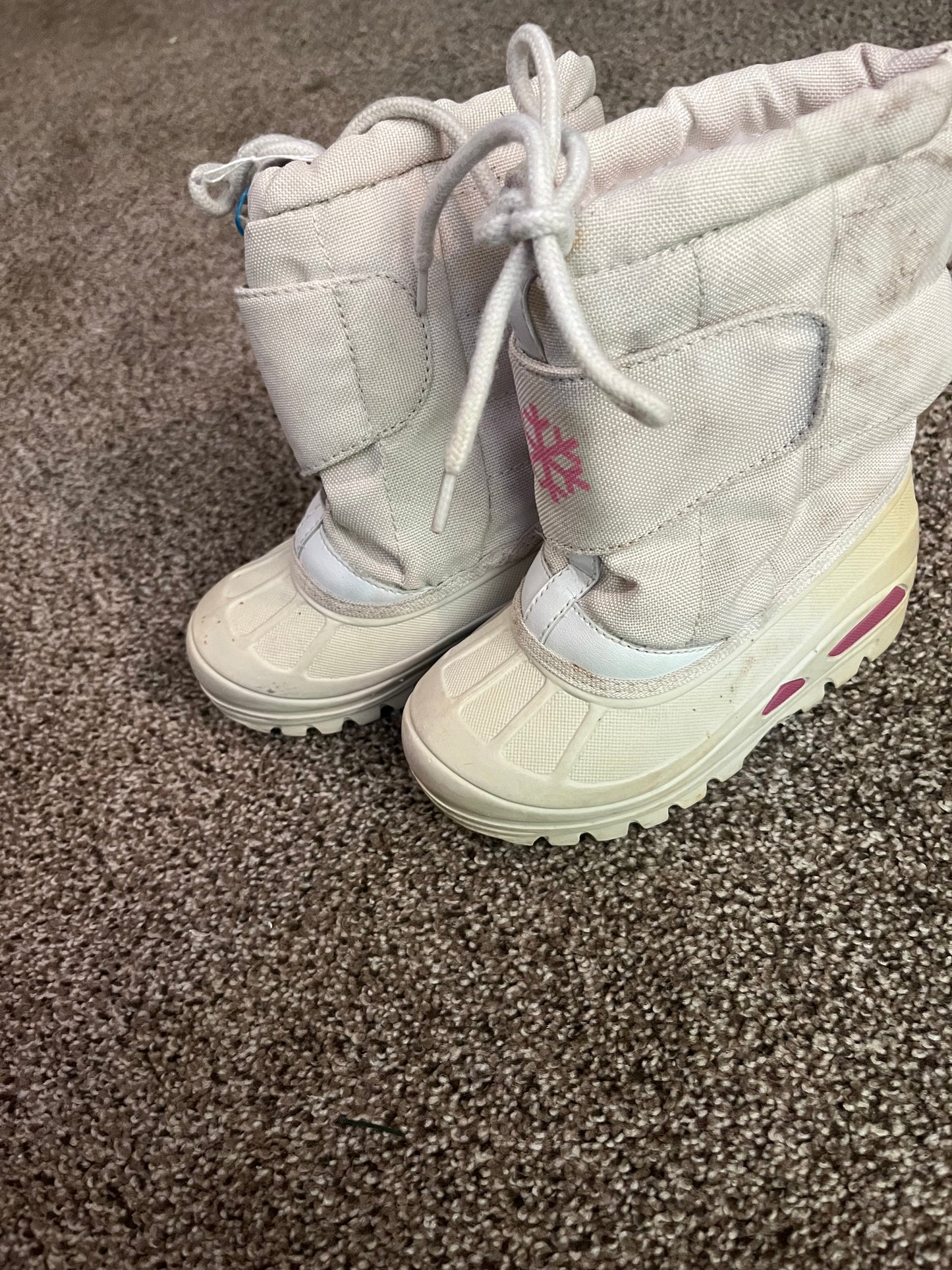 Seller 67 - Enzo White Insulated Pink Snowflake Boots Size 9