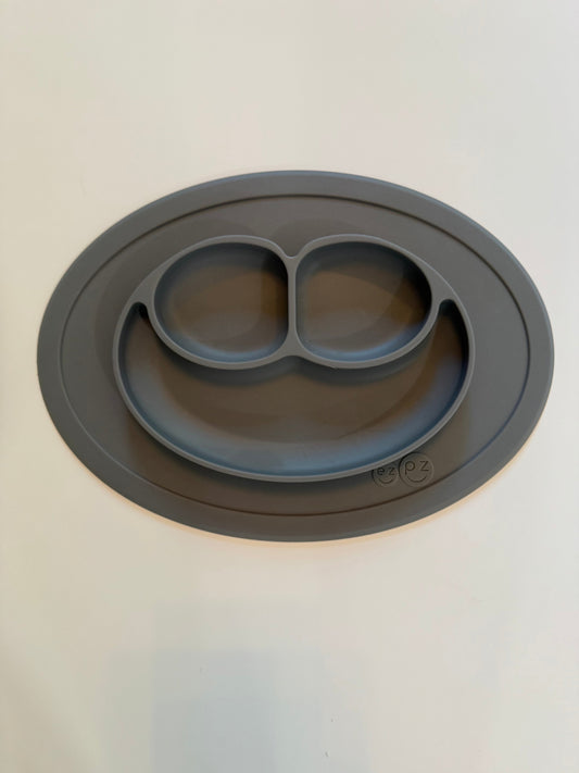 #50 • Kids Plate • EUC