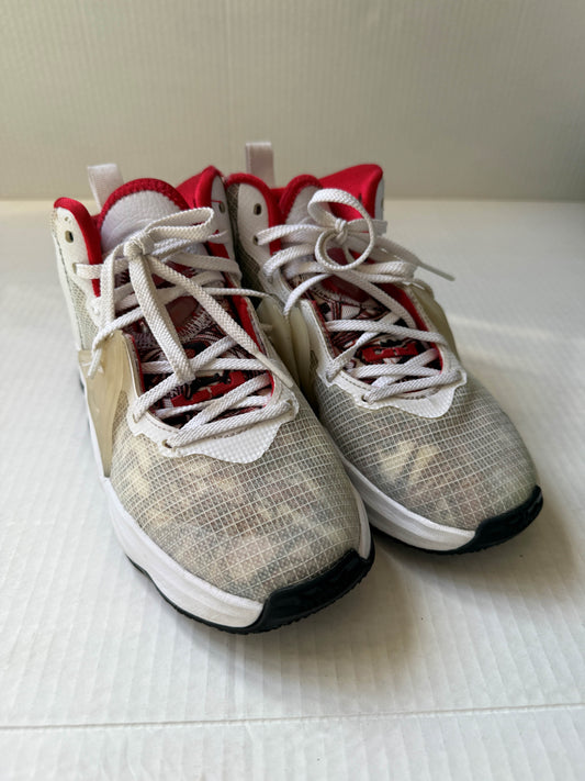 134 Boys Lebron basketball shoes size 2Y
