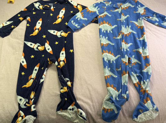 #103 Carters 2T Fleece Footie Jammies