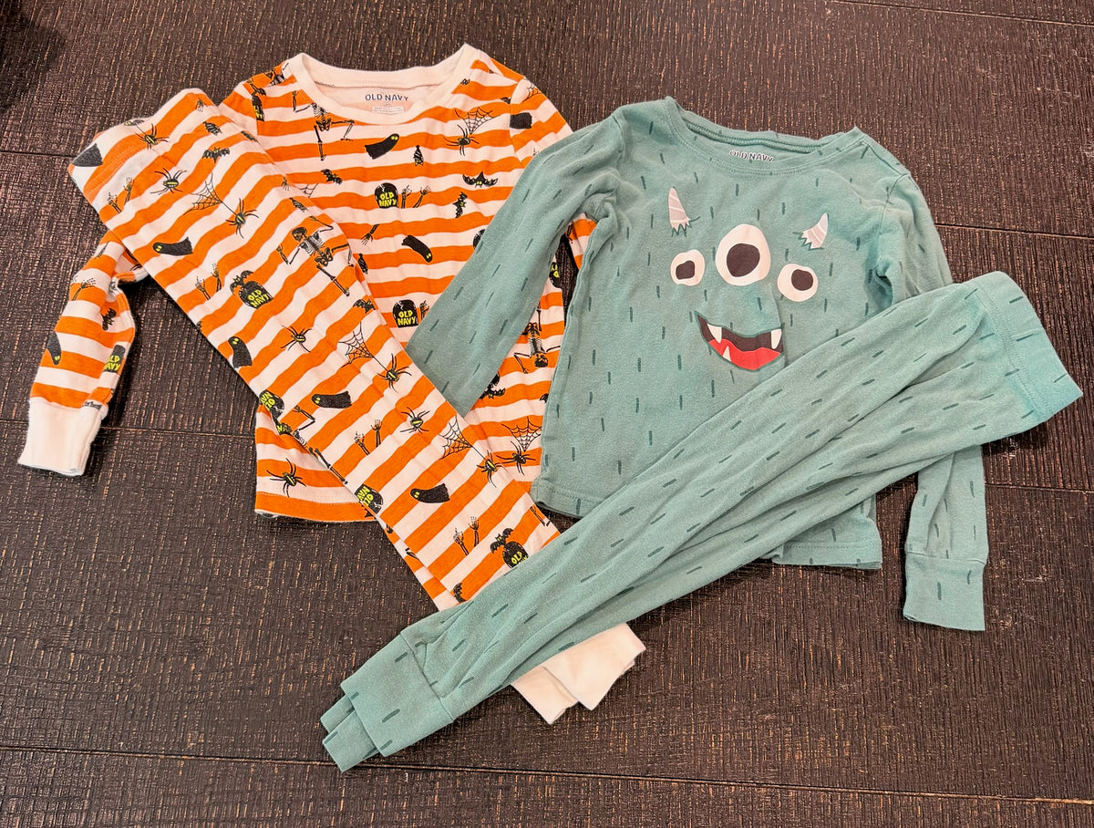 #66 Old Navy 4T Halloween Pajama Bundle