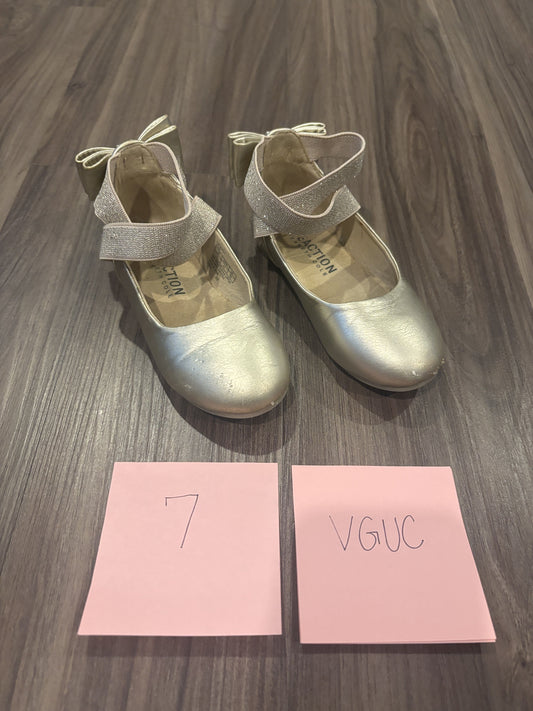 #77 - 7T - VGUC Reaction Kenneth Cole - Metallic Flats with Bows on the Back -