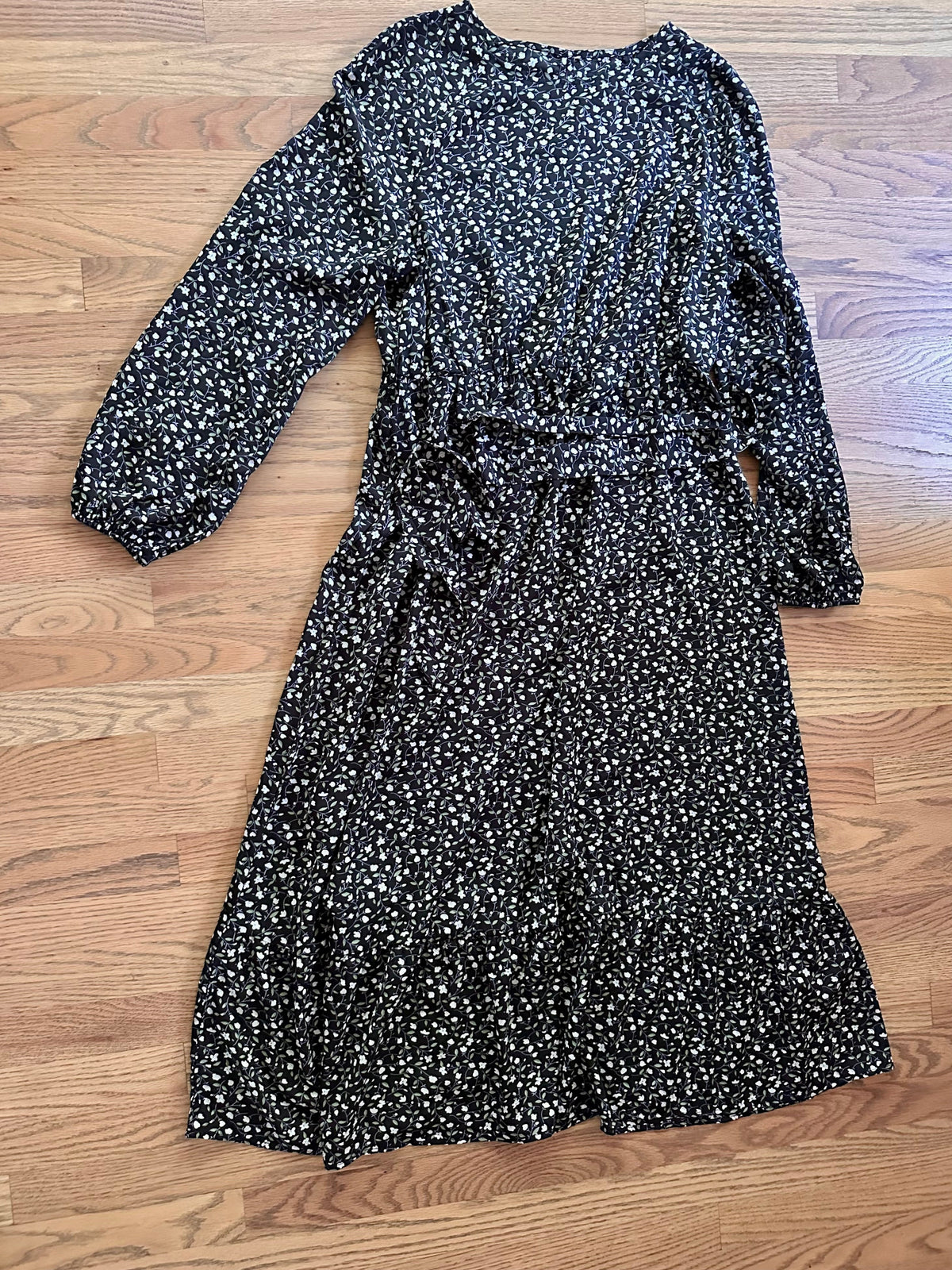 #98- Women’s, TJ Maxx, Navy Floral Long Sleeve Maxi Dress- Size Large