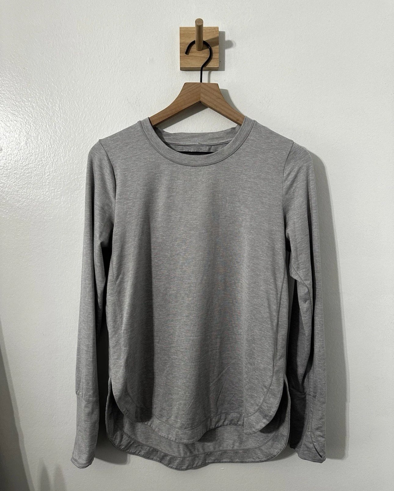 #111 Womens Athleta Long Sleeve Uptempo Grey Top Small