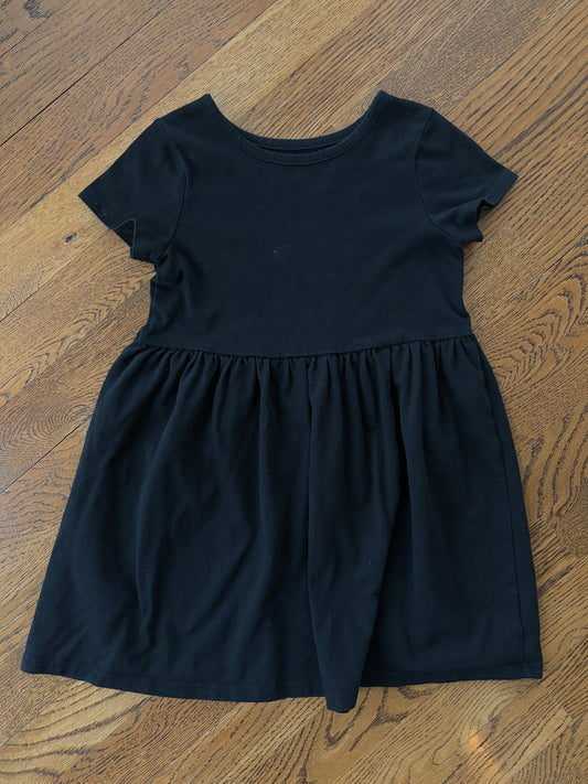 #103 • Girls • 5T • Cat & Jack • Black Short Sleeved T Shirt Dress