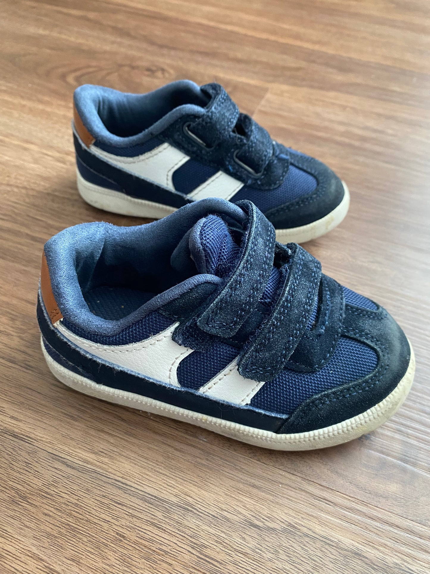 Seller 37 Cat and Jack size 7 blue sneakers