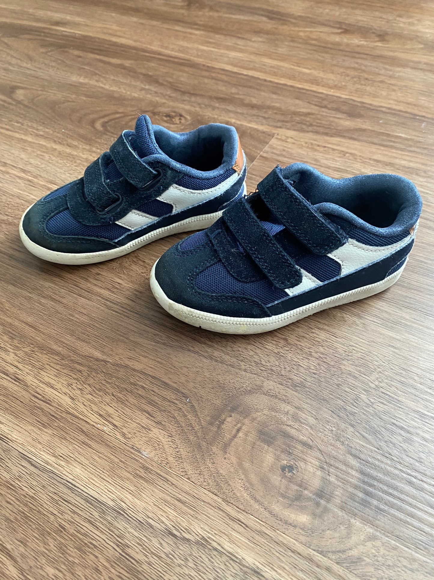Seller 37 Cat and Jack size 7 blue sneakers
