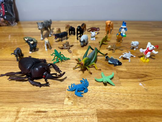 30 small animal figures