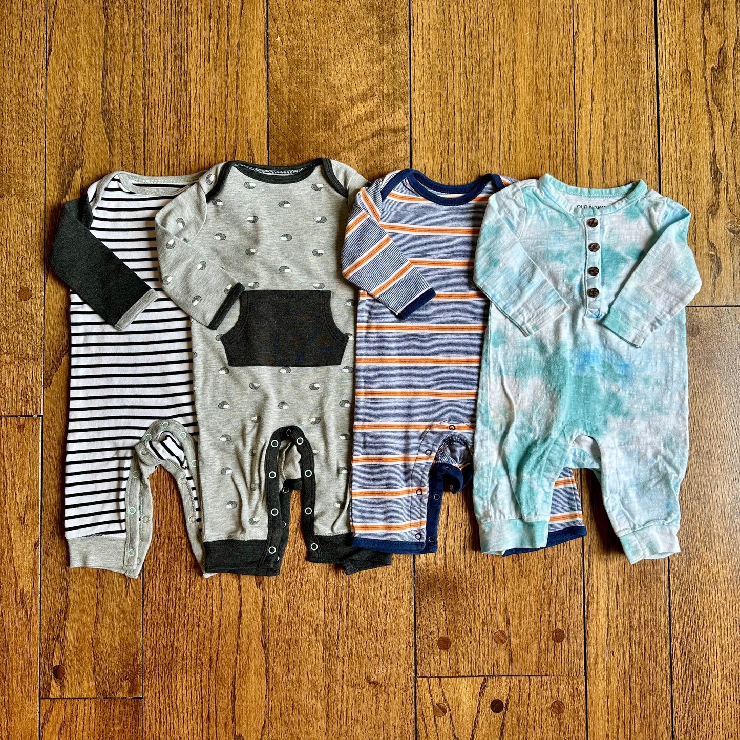 #95 EUC Boys Old Navy and Cloud Island Set of 4 Rompers, 3-6 months