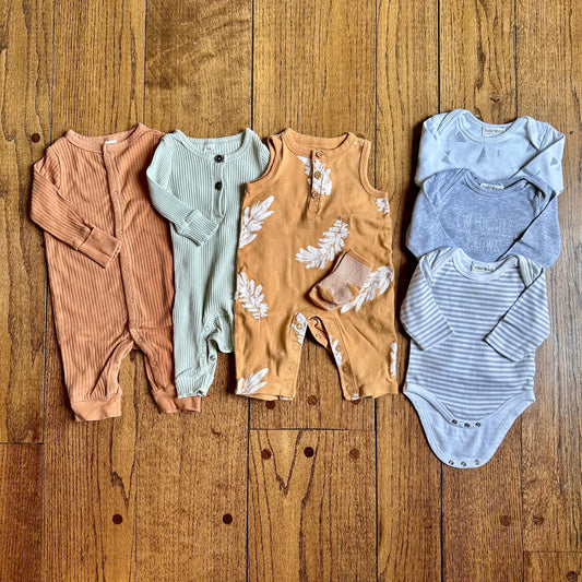 #95 GUC Boys / Gender Neutral Fall Rompers and Onesie Bundle, size NB to 3 months