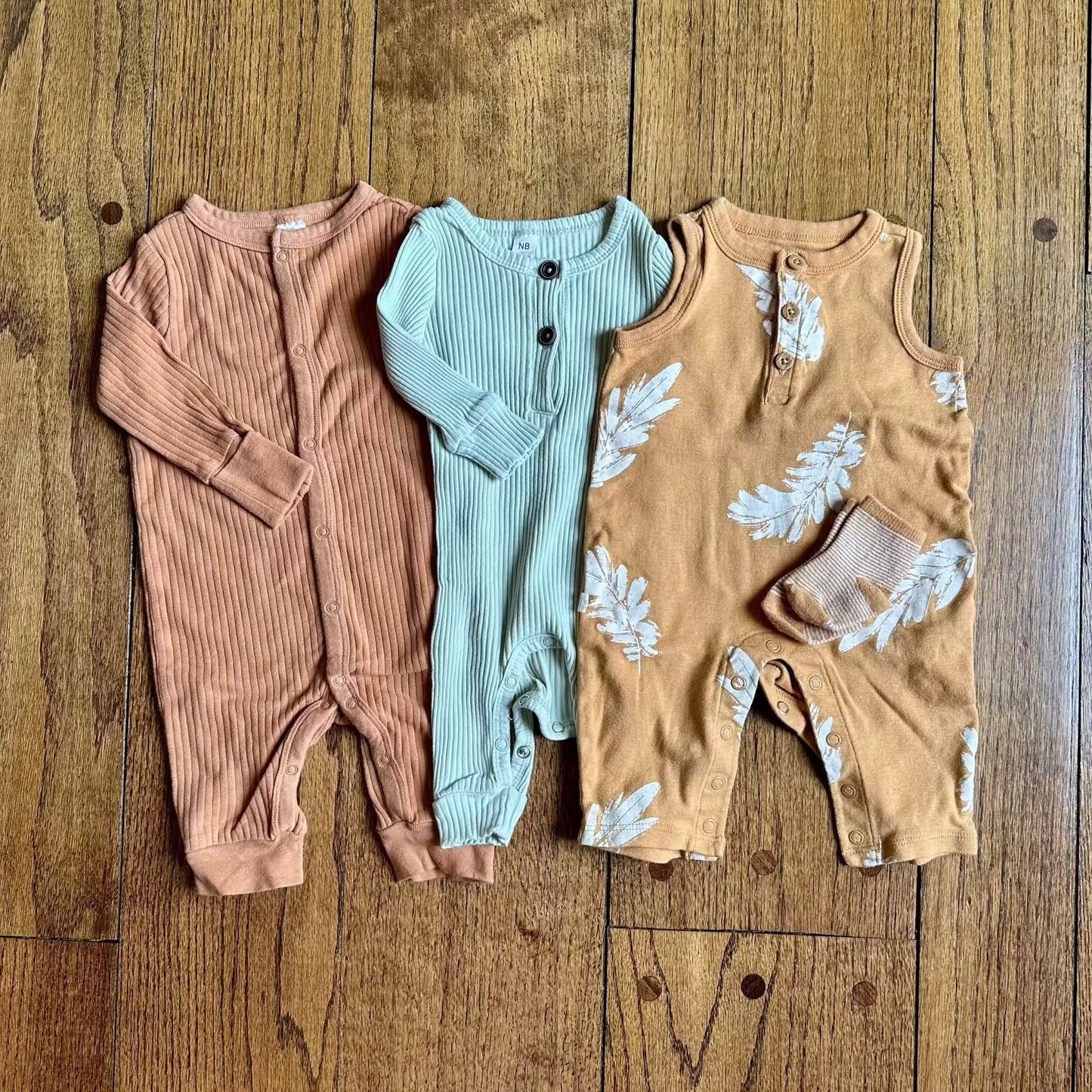 #95 GUC Boys / Gender Neutral Fall Rompers and Onesie Bundle, size NB to 3 months