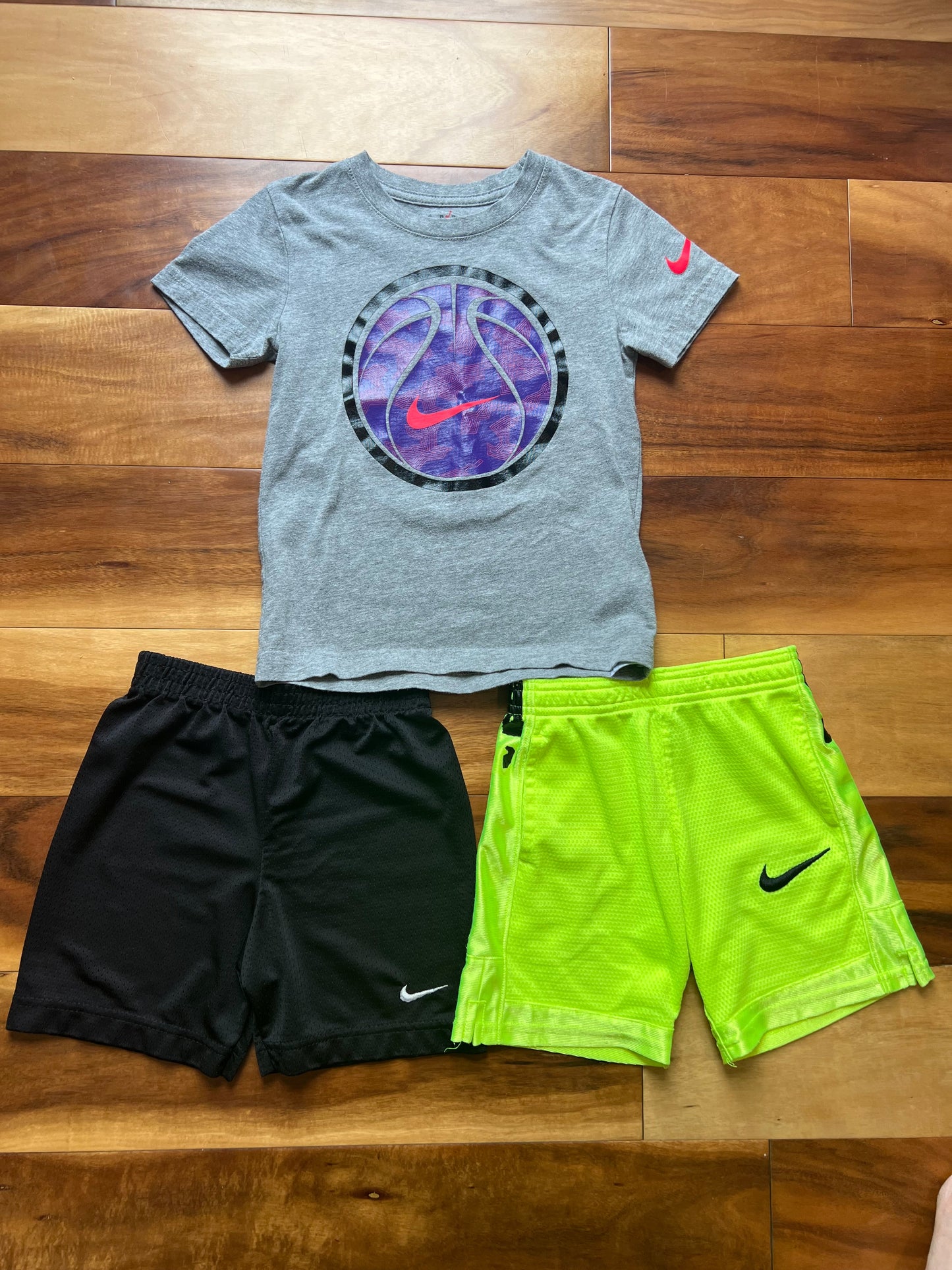 Seller #72 Boys Size 4 XS Nike Set - Shirt | Shorts VGUC/GUC