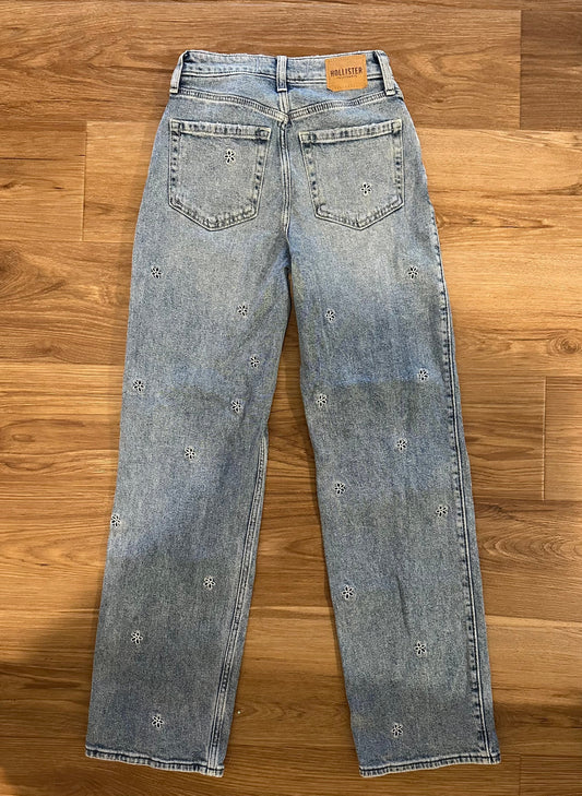 #161 Women’s Size 24 Hollister Straight Jeans (Reduced!)