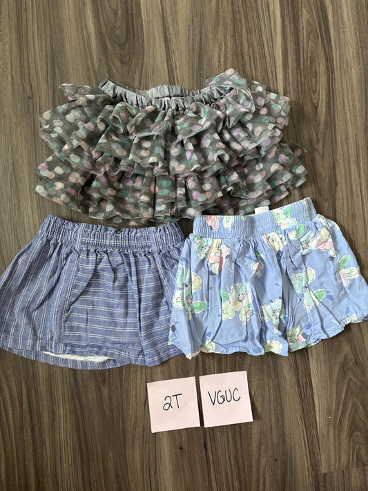 #77 - 2T VGUC 3 Pair Skirts (denim, blue floral, grey dot)