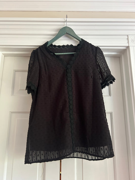 136 NWOT Women’s black lace top size small