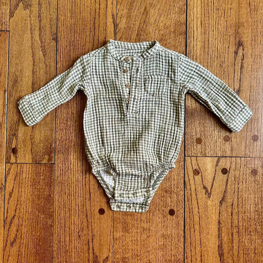 #95 EUC Boys Little Planet Green Ginham Guaze Button Down Onesie, size 9 months